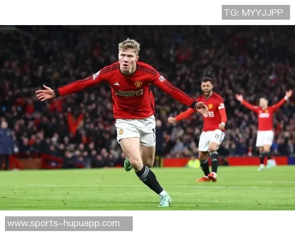 霍伊伦在弧顶位置转身抽射被门将精彩扑救，射门角度极佳但未能破门