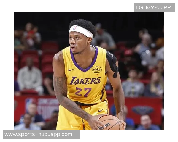 布朗尼调侃里夫斯换备胎经历乡间小路抛锚趣事引发热议